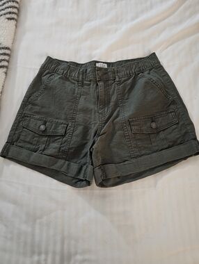 Women’s Utility Cargo Shorts - Olive Green